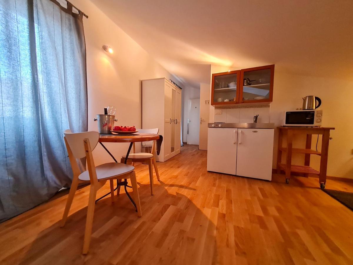 Old Town Apartments *